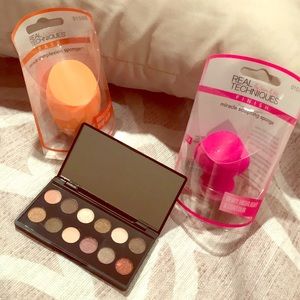 Eyeshadow palette and makeup sponges
